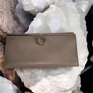 Salvatore Ferragamo Gancini Continental wallet EUC